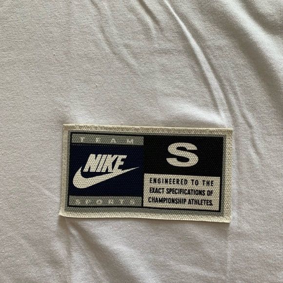 Georgetown Hoyas Basketball t-shirt - Picture 2 of 3